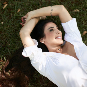 Cover: Thais Galassi 
