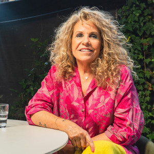Cover: Conversaciones Que Abrazan con Paula Assler