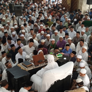 Cover: PANGAJIAN ABUYA UCI CILONGOK 
