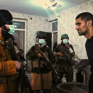Cover: Nagieb Khajas podcastserie