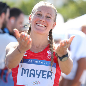 Cover: MissyTalks: Julia Mayer - von der Hobbyläuferin zu Olympia: Ein Podcast über Leben, Sport und Erfolg